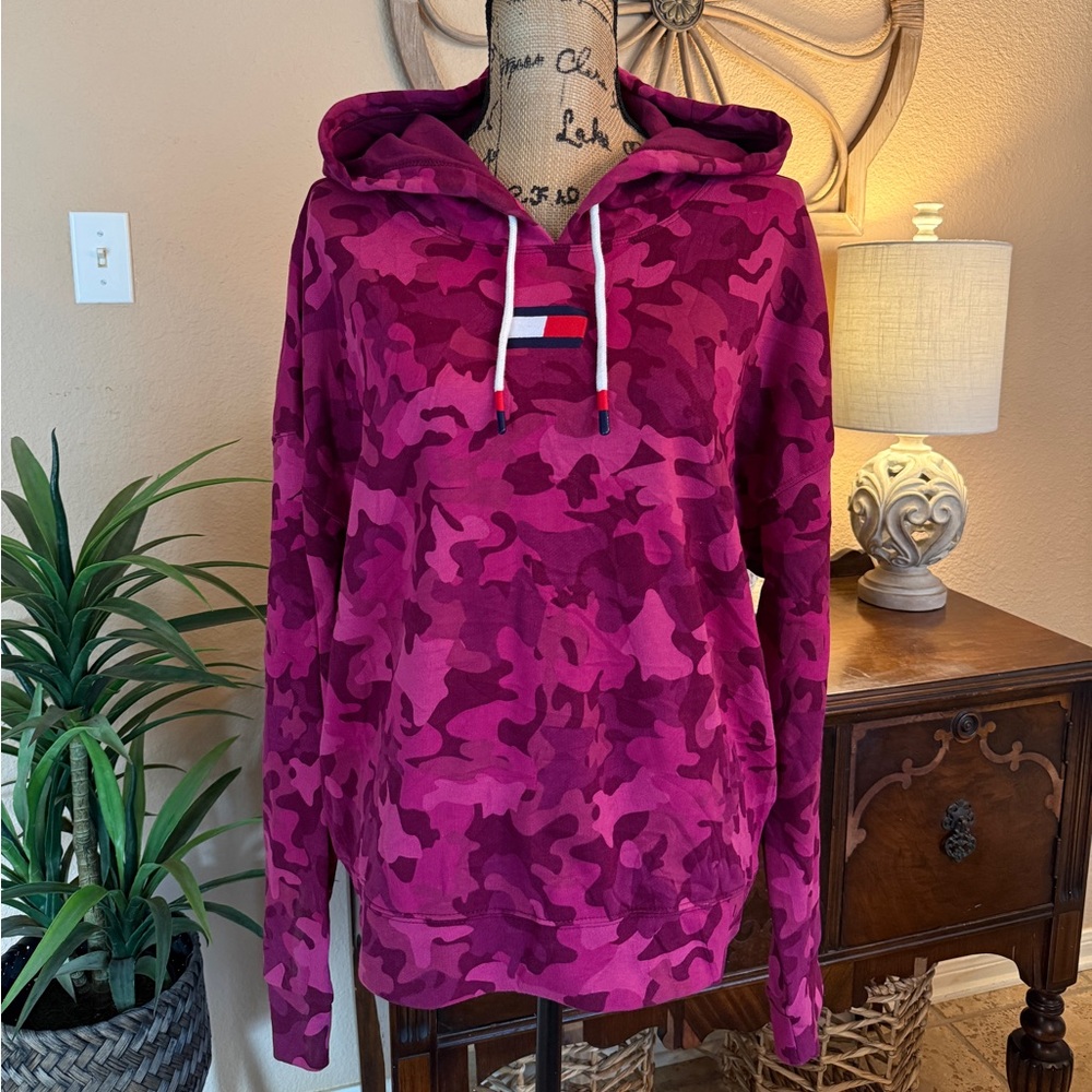 Tommy Hilfiger Women's Hot Pink Camouflage Hoodie Sweatshirt
